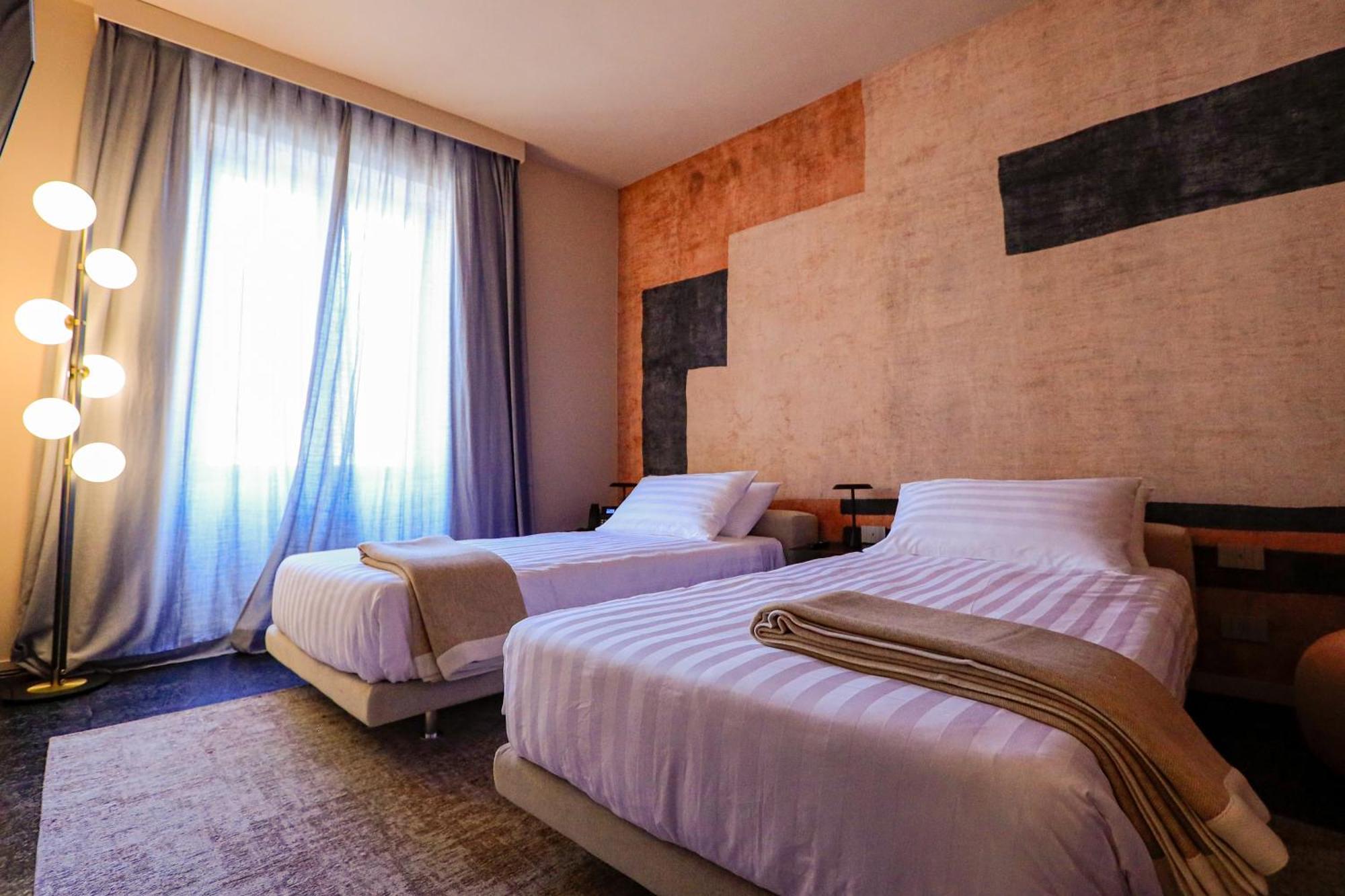 Deluxe Double Room,1688814619:JPEG